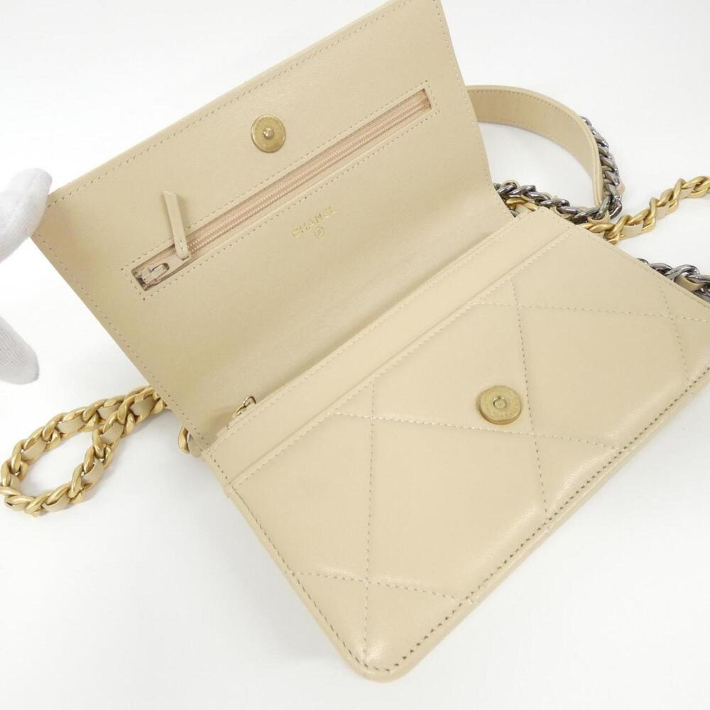 CHANEL Cream Wallet - Picture 5 of 8